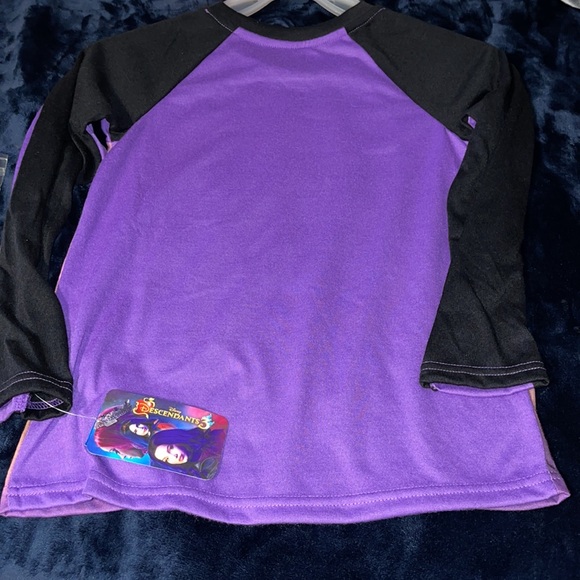 DISNEY DESCENDANTS PAJAMA TOP - Picture 2 of 2